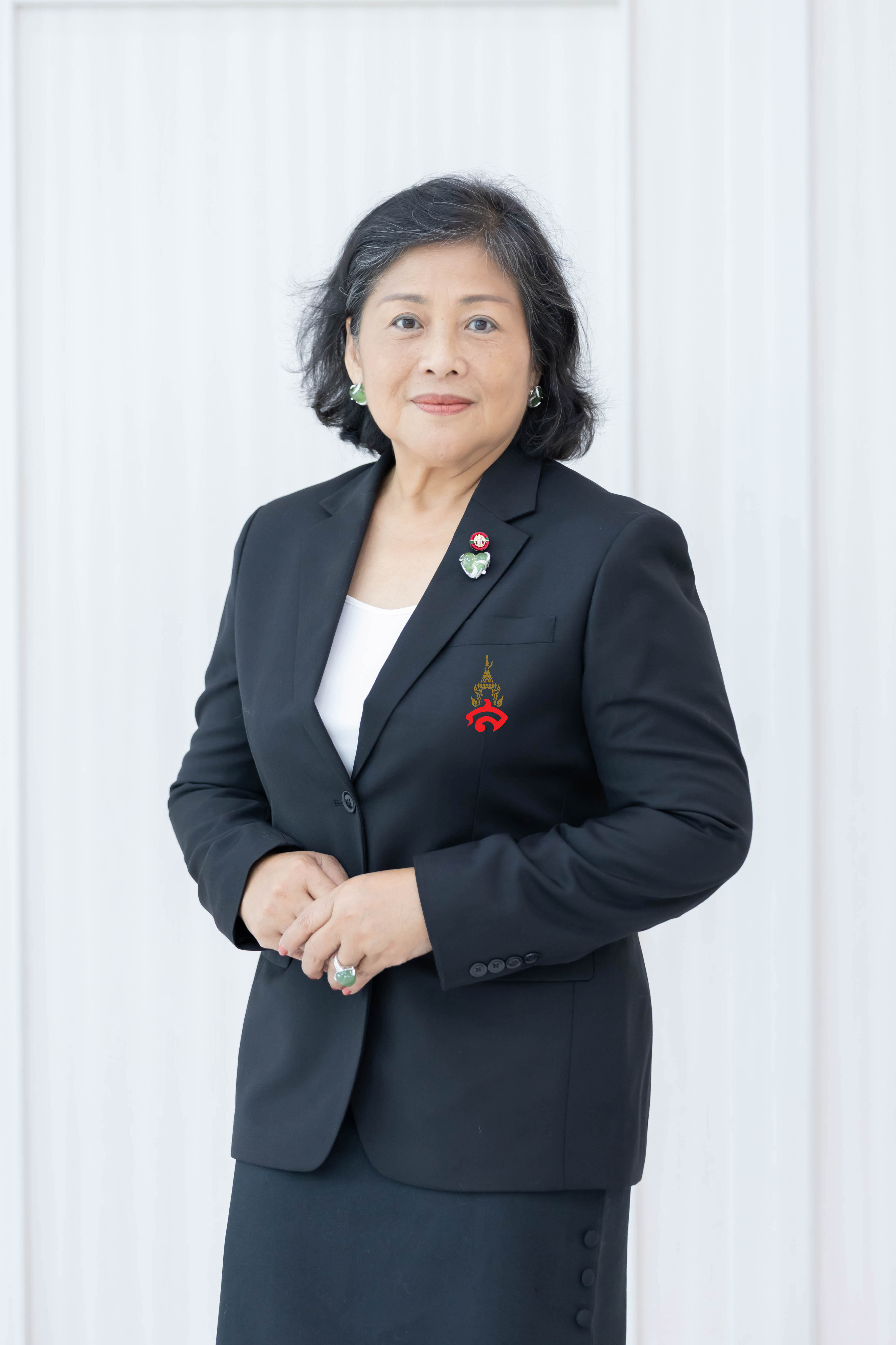 นางนฤมล